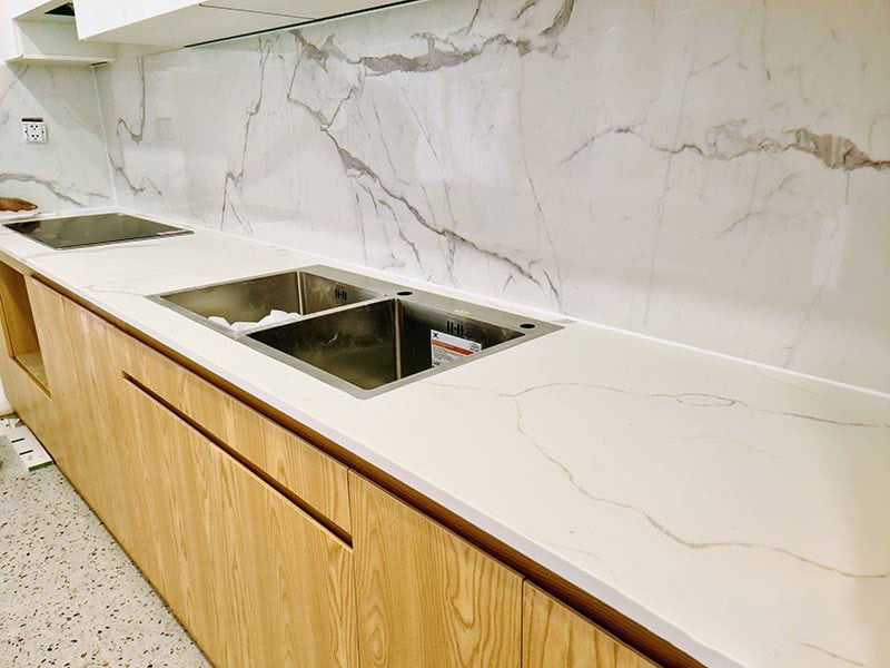 Mẫu đá nhân tạo gốc thạch anh ốp bếp