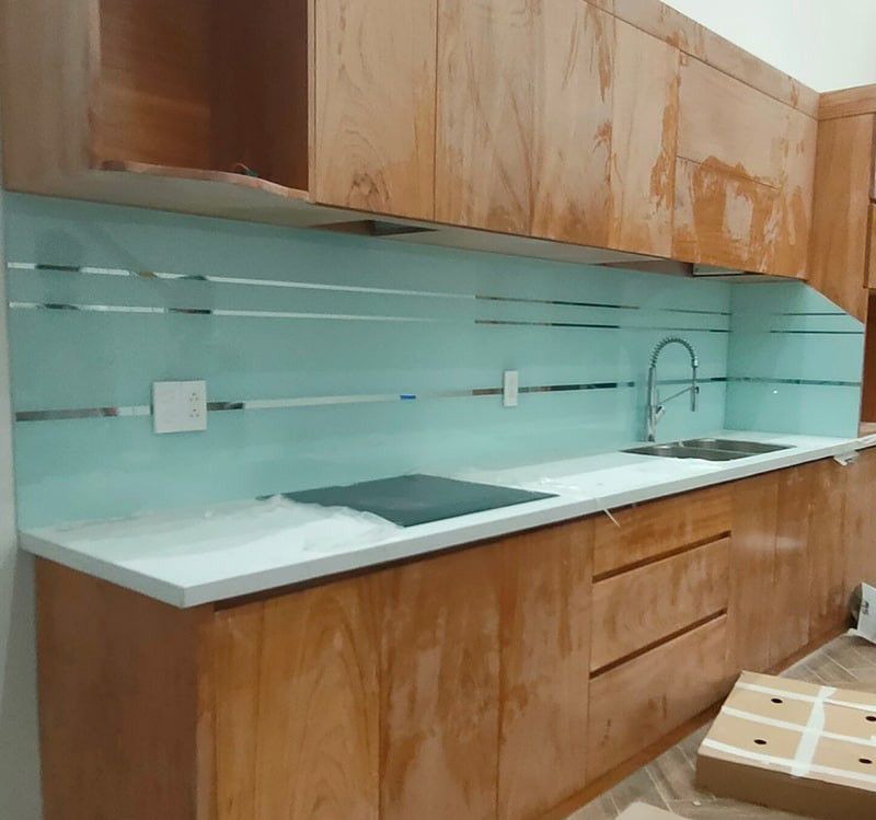 30+ Mẫu kính ốp bếp 3D, kính màu ốp bếp đẹp đa màu sắc 11 Mẫu kính ốp bếp đẹp màu xanh