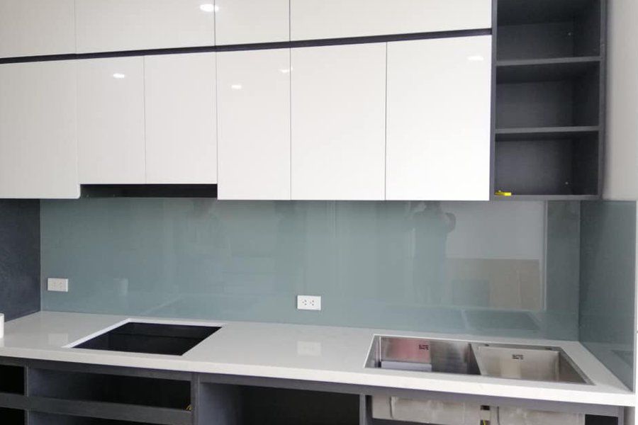 30+ Mẫu kính ốp bếp 3D, kính màu ốp bếp đẹp đa màu sắc 51 Mẫu kính ốp bếp màu ghi