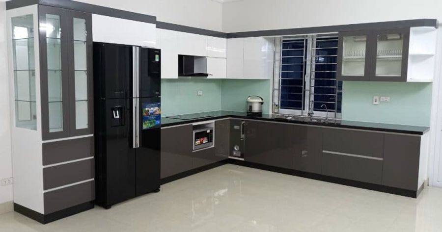 Mẫu tủ bếp inox cánh kính