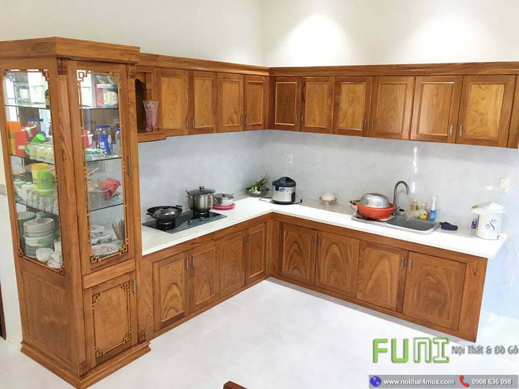 Mẫu tủ bếp gỗ gõ đỏ cao cấp sang trọng