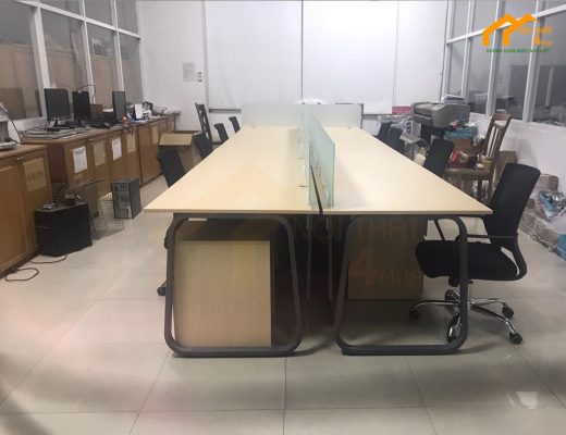 Thi công bàn làm việc cụm nhóm theo yêu cầu