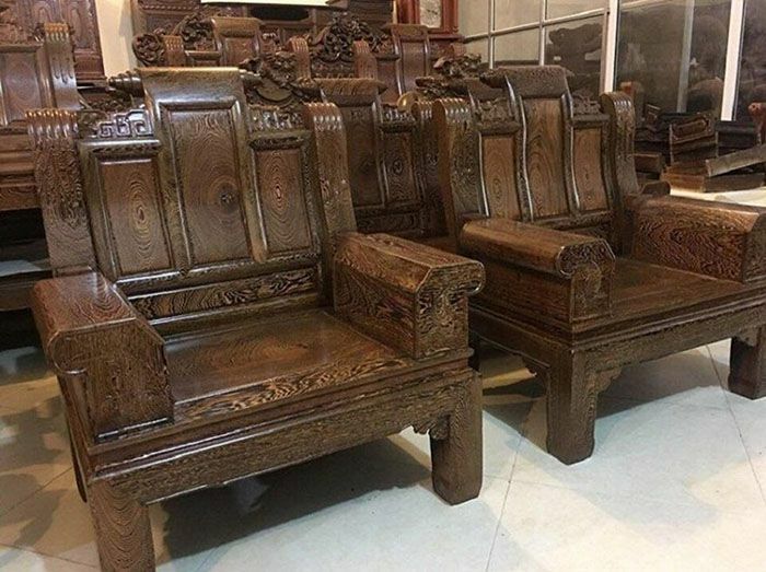 Ghế làm bằng loại gỗ mun đuôi công đẹp Ghế làm bằng loại gỗ mun đuôi công đẹp