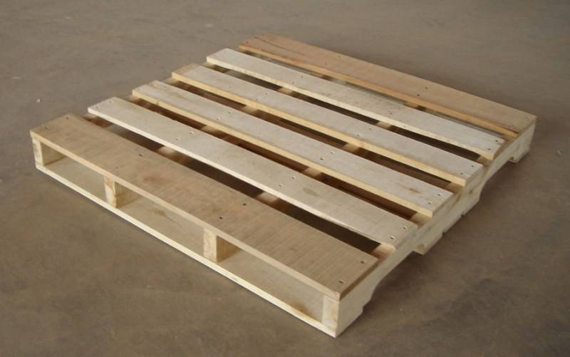 Pallet gỗ thông