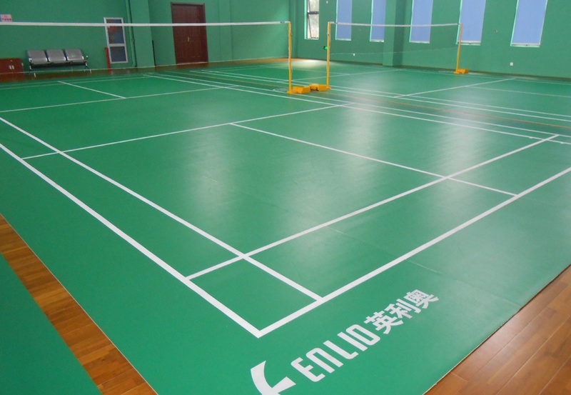 Báo giá thi công sân cầu lông Trong nhà - Ngoài trời tại TpHCM 3 Thi công thảm sân cầu lông bằng thảm PVC