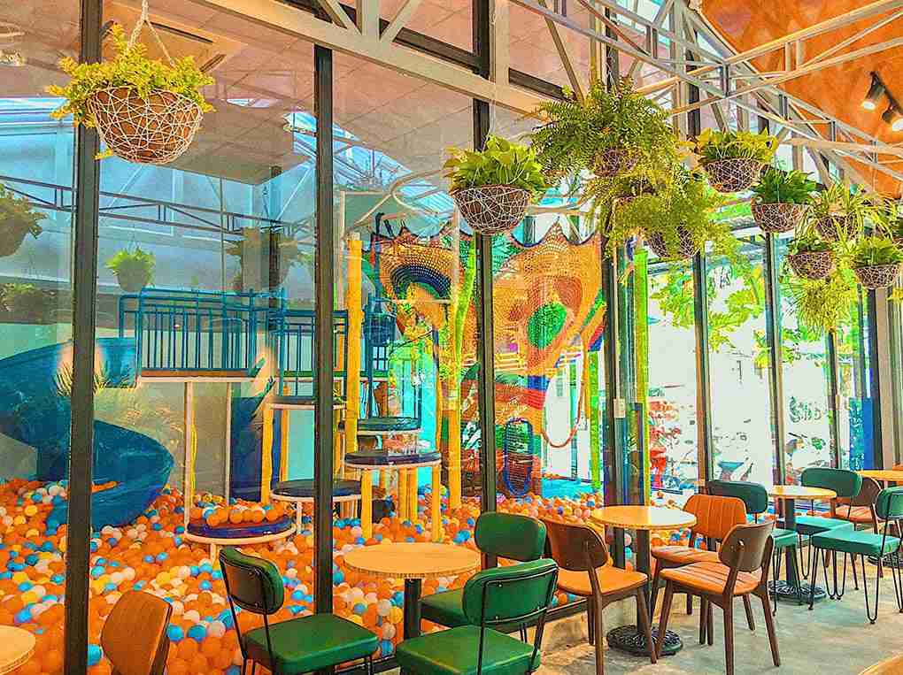 101+ Mẫu thiết kế quán cafe đẹp ấn tượng Hút khách nhất 2025 24 Mẫu quán cafe có khu vui chơi trẻ em