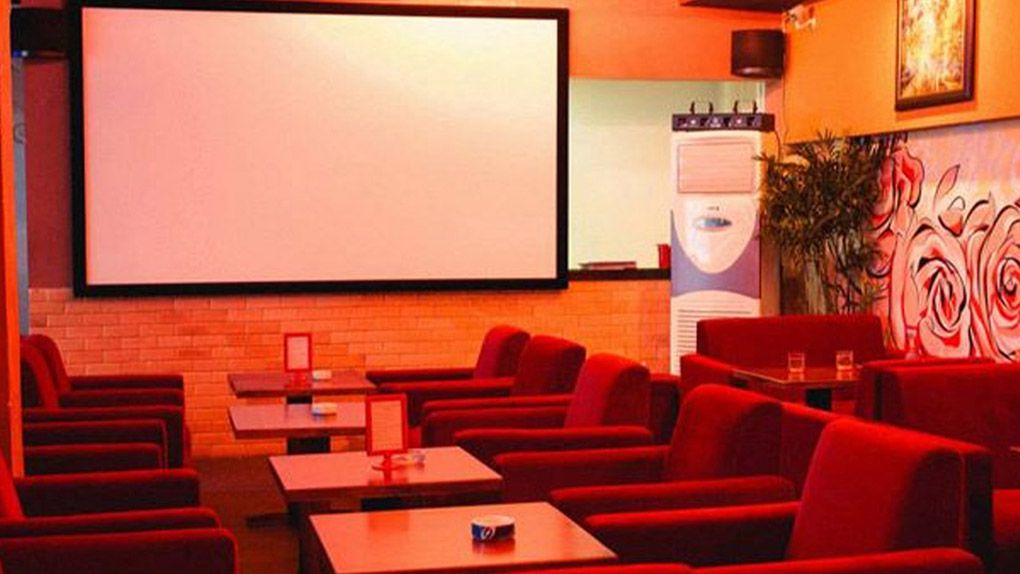 101+ Mẫu thiết kế quán cafe đẹp ấn tượng Hút khách nhất 2025 26 Mẫu quán cafe xem bóng đá