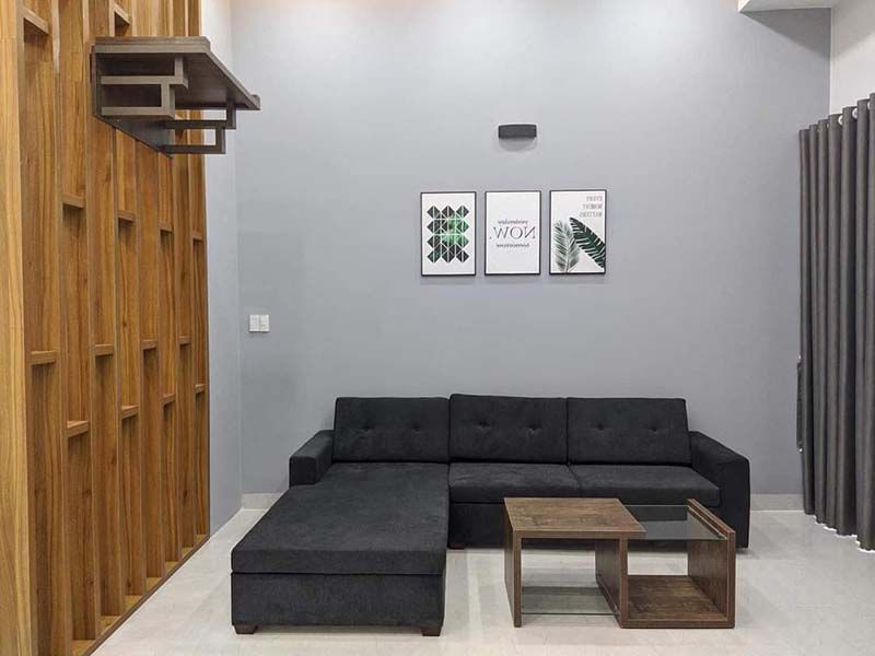 35+ Mẫu phòng khách kết hợp phòng thờ đẹp hợp phong thủy 16 Thiết kế phòng khách có bàn thờ dạng treo