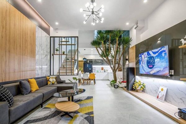 Mẫu phòng khách nhà ống 5m có cầu thang đẹp