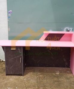 Mẫu quầy lễ tân vân đá phối màu hồng