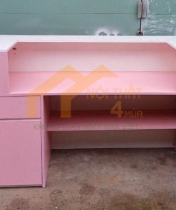 Bàn lễ tân spa màu hồng đẹp