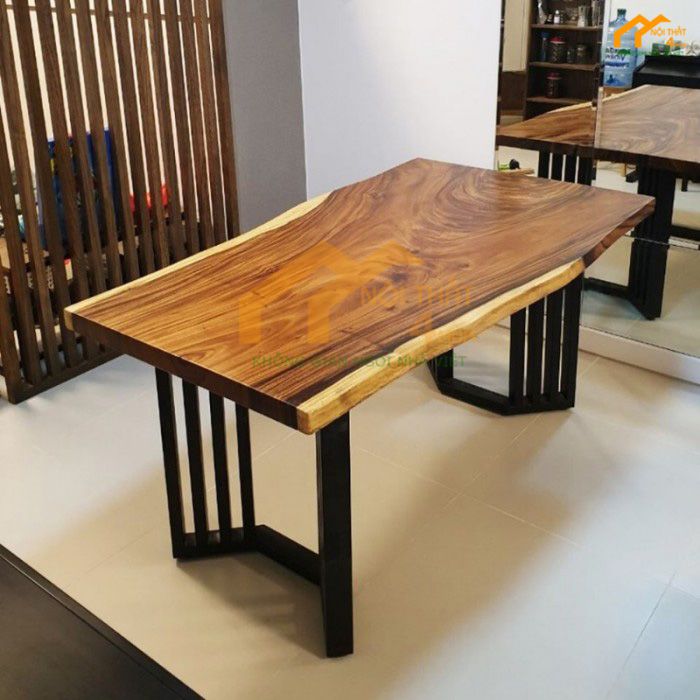 Mẫu bàn ăn chân sắt mặt gỗ hiện đại