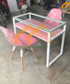 Bàn nail màu hồng đẹp