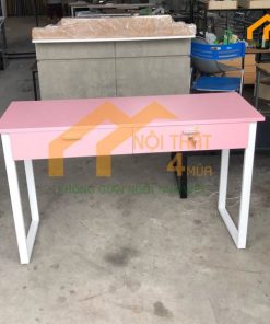 Bàn làm nail màu hồng