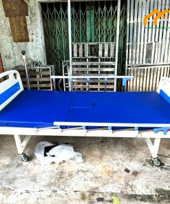 Giuong 1 quay nang dau co bo co ban an