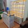 Mẫu tủ kệ trưng bày mỹ phẩm đẹp