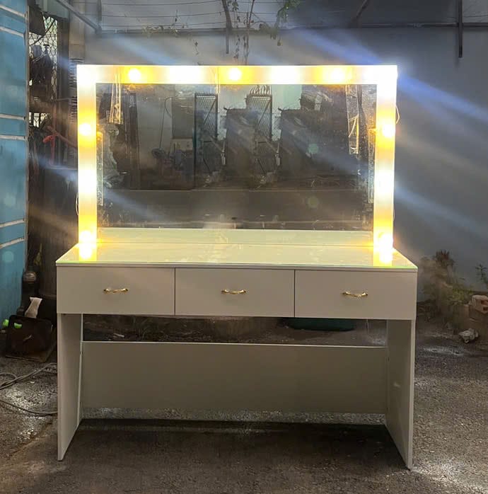 Bộ gương cắt tóc nhỏ xinh